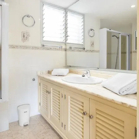S Olivera Apartment *